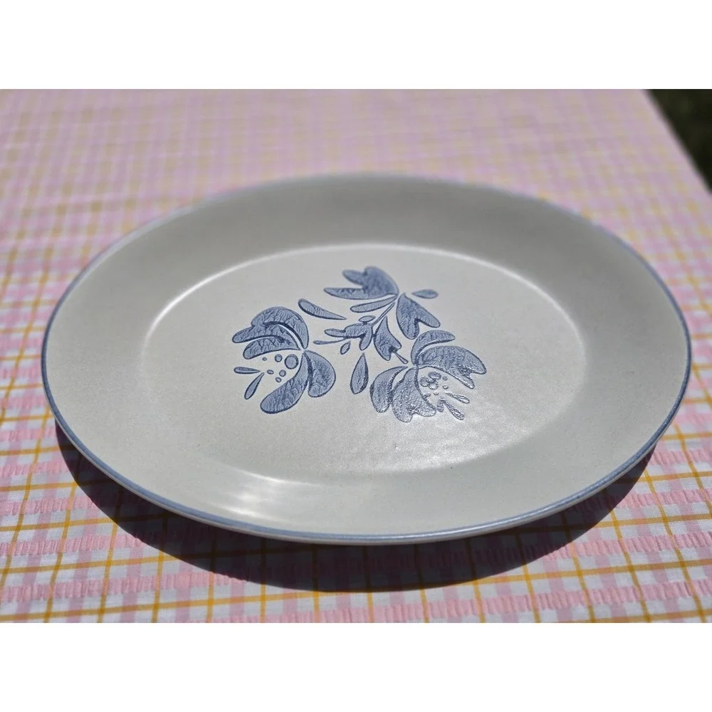 Pfaltzgraff Yorktowne Oval Serving Platter 14